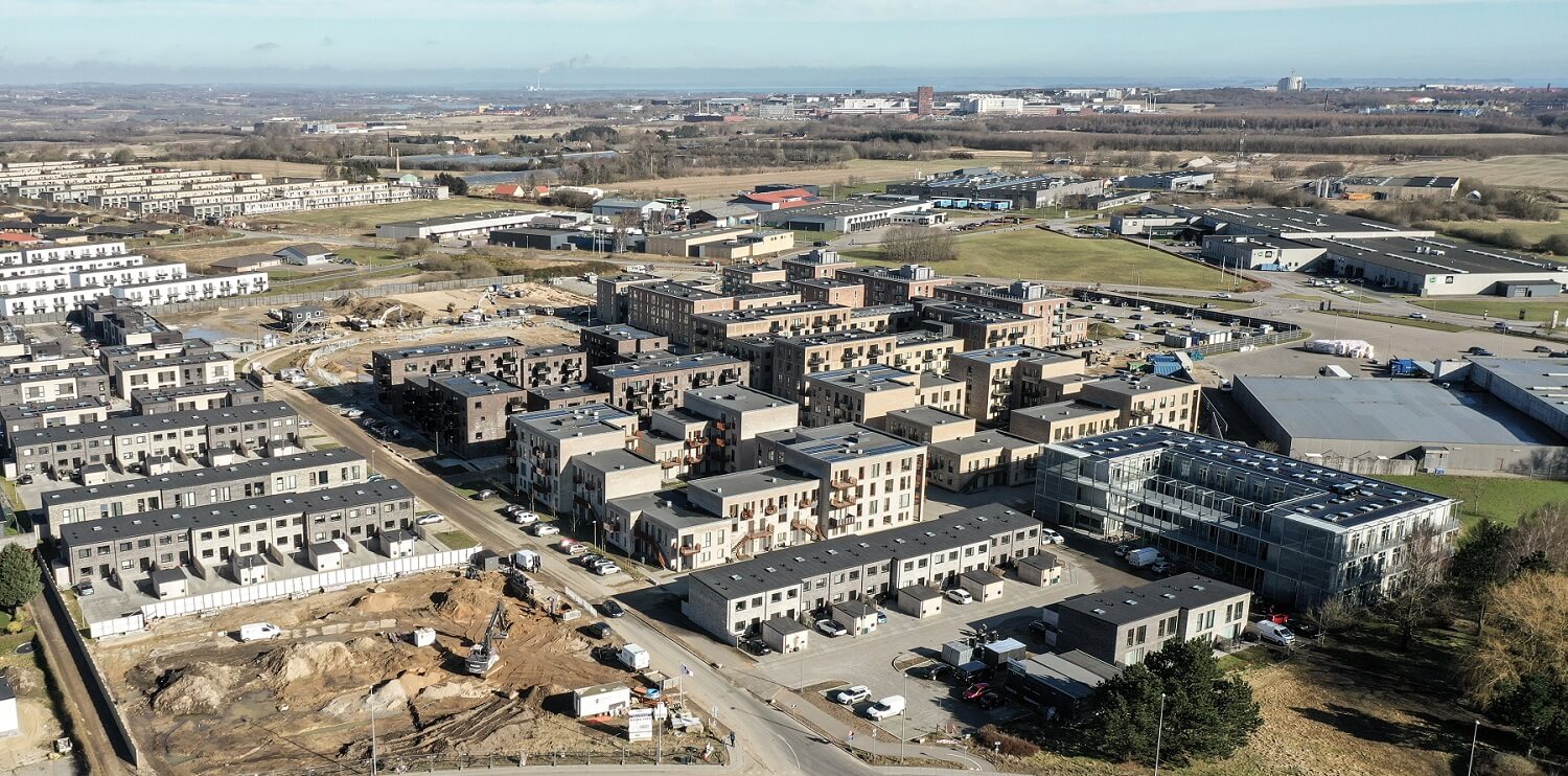 luftfoto-af-nybygget-ejendomskvarter